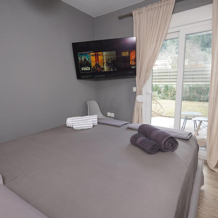 Villa Eli - Luxury Nature Getaway - Strategically Located For Beach Exploration - Onsite Power For Electric Vehicle Fourka Exterior foto